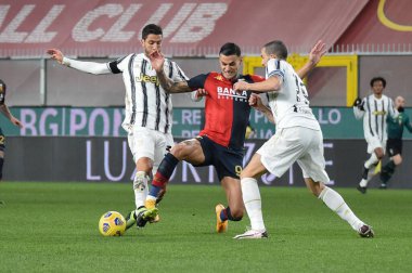 Rodrigo Bentancur (Juventus), Gianluca Scamacca (Ceneviz), Leonardo Bonucci (Juventus) Cenova CFC-Juventus FC - İtalyan futbol serisi A karşılaşması Genova, İtalya, 13 Aralık 2020 - Fotoğraf: LM / Danilo Vigo