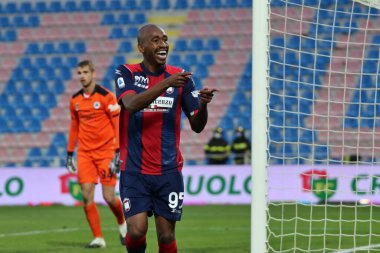 Eduardo Henrique (Crotone FC), FC Crotone - Spezia Calcio, Stadio Ezio Scida 'nın 12 Aralık 2020' de Crotone İtalya / LM 'de oynadığı Serie A maçında gol attıktan sonra kutluyor.