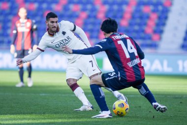 Lorenzo Pellegrini (AS Roma), Bologna FC - AS Roma maçında Takehiro Tomiyasu (Bologna) ile İtalyan futbolu Serisi A karşılaşması, İtalya, 13 Aralık 2020 - Fotoğraf: LM / Ettore Griffoni
