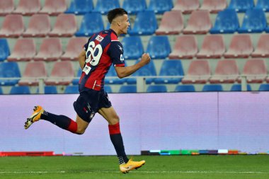 Arkadiusz Reca (Crotone FC), FC Crotone - Spezia Calcio, Stadio Ezio Scida 'nın 12 Aralık 2020' de Crotone İtalya / LM 'de oynadığı Serie A maçında gol attıktan sonra kutluyor.