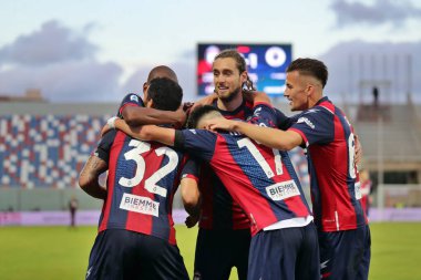 FC Crotone, FC Crotone - Spezia Calcio, Stadio Ezio Scida arasında oynanan Serie A futbol maçında 12 Aralık 2020 'de Crotone İtalya / LM' de gol attıktan sonra bunu kutluyor.