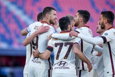 Edin Dzeko (AS Roma), Bologna FC ile AS Roma - İtalyan futbol takımı Serisi A karşılaşması sırasında takım arkadaşlarıyla gol attıktan sonra 13 Aralık 2020 - Fotoğraf: LM / Ettore Griffoni