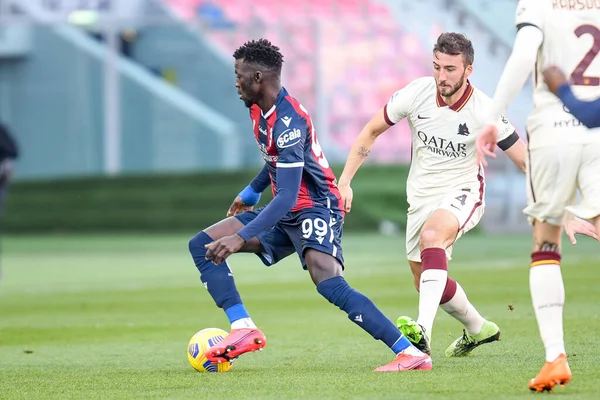 Musa Barrow (Bologna) Bologna FC ile AS Roma - İtalyan futbolu Serisi A karşılaşması sırasında Bryan Cristante (AS Roma) 'ye karşı 13 Aralık 2020 - Fotoğraf: LM / Ettore Griffoni