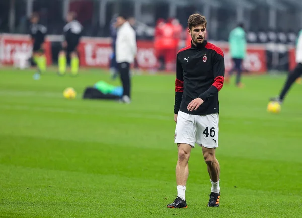 AC Milan takımından Matteo Gabbia, 13 Aralık 2020 'de AC Milan ile Parma Calcio arasında oynanan San Siro Stadyumu, İtalya - Fotoğraf: FCI / Fabrizio Carabelli / LM