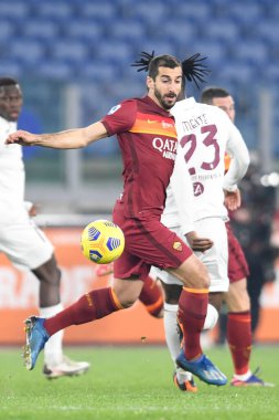  ROME, ITALY - 17 Aralık: AS Roma 'dan Henrikh Mkhitarian, AS Roma ve Torino FC arasında 17 Aralık 2020' de Roma 'da oynanan Stadio Olimpico' da oynanan futbol karşılaşması sırasında Roma 'da İtalya' nın Torino FC-Serie A futbol karşılaşması