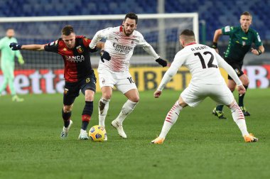 Luca Lerager (Ceneviz), Hakan Calhanoğlu (Milano), Ante Rebiç (Milan) Cenova CFC - İtalyan futbol takımı Serie A maçı Cenova, İtalya - 16 Aralık 2020