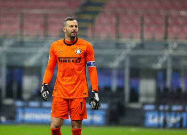 FC Internazionale takımından Samir Handanoviç, 16 Aralık 2020 'de San Siro Stadyumu' nda FC Internazionale ile SSC Napoli arasında oynanan 2020 / 21 futbol karşılaşmasında - Fotoğraf: FCI / Fabrizio Carabelli / LM