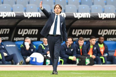 ROME, ITALY - 6 Ocak: SS Lazio 'nun baş antrenörü Simone Inzaghi İtalyan Serisi sırasında SS Lazio ile ACF Fiorentina arasında 6 Ocak 2021' de Roma 'da oynanan Stadio Olimpico' da oynanan futbol karşılaşmasında jestler yaptı.