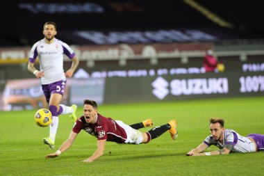 Gaetano Castrovilli (AC Fiorentina) Torino FC 'nin ACF Fiorentina' ya karşı oynadığı maçta Sasa Lukiç (Torino FC) kırmızı karta karşı - İtalyan Serie A maçı IN Torin, İtalya, 29 Ocak 2021 - Kredi: LM / Claudio Benedetto