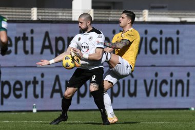 Spezia 1906 'dan Andreay Galabinov, Spezia Calcio' nun Udinese Calcio 'ya karşı oynadığı maçta Udinese Calcio' lu Kevin Bonifazi 'ye karşı harekete geçti - İtalyan futbolcu Serie A maçı IN La Spezia, İtalya, 31 Ocak 2021 - Fotoğraf: LM / Matteo Papini