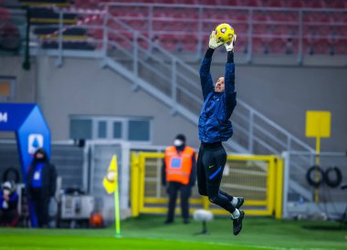 FC Internazionale takımından Samir Handanoviç, Benevento Calcio - İtalyan futbol serisi A karşılaşmasında ısınıyor. 30 Ocak 2021 - Fotoğraf: LM / Fabrizio Carabelli