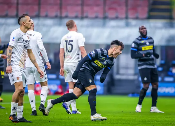 Lautaro Martnez Van Internazionale Viert Het Doel Tijdens Internazionale Benevento — Stockfoto