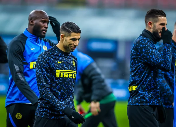 FC Internazionale 'den Achraf Hakimi, Benevento Calcio - İtalyan futbol serisi A karşılaşması sırasında ısınıyor. 30 Ocak 2021 - Fotoğraf: LM / Fabrizio Carabelli
