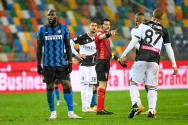 Udinese 'li Caetano de Souza Samir, Udinese Calcio-FC Internazionale maçında hakem Fabio Maresca ile protesto etti - İtalyan futbolcu Serie A match in Udine, İtalya, 23 Ocak 2021 - Fotoğraf: LM / Ettore Griffoni
