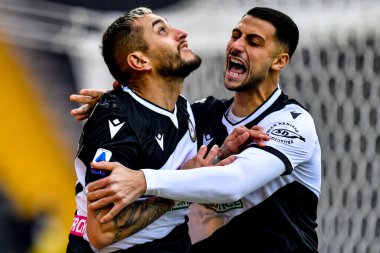 Roberto Pereyra (Udinese Calcio), Udinese Calcio-Atalanta BC - İtalya 'nın Udine kentinde 20 Ocak 2021' de oynanan Serie A maçında 1-0 'lık gol attıktan sonra kutluyor.