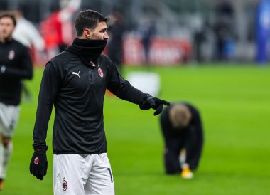 AC Milan 'dan Alessio Romagnoli, AC Milan-Torino FC - İtalya Serie A maçı sırasında ısınıyor.