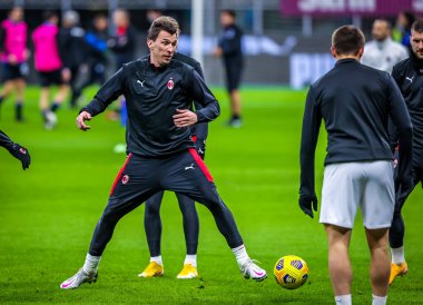 AC Milan 'dan Mario Mandzukiç, AC Milan ve Atalanta BC - İtalya' nın Milano kentinde oynanan Serie A maçı sırasında ısındı.