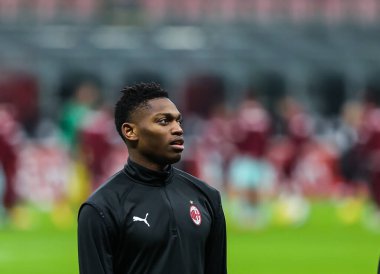 AC Milan 'dan Rafael Leao, AC Milan-Torino FC - İtalyan Serie A karşılaşması sırasında ısınıyor.