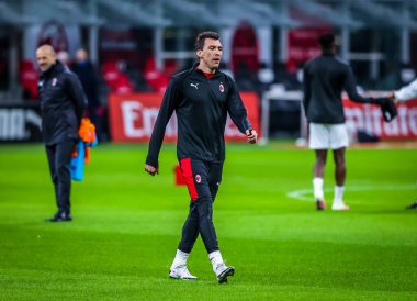 AC Milan 'dan Mario Mandzukiç, AC Milan ve Atalanta BC - İtalya' nın Milano kentinde oynanan Serie A maçı sırasında ısındı.
