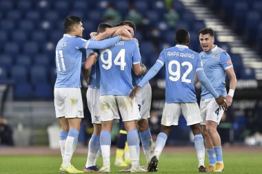 ROME, ITALY - 21 Ocak: SS Lazio takımından Vedat Muriqi, SS Lazio ile Parma arasında 21 Ocak 2021 'de Roma' da oynanan Stadio Olimpico 'da oynanan 8' inci TIM Kupası maçında gol attıktan sonra takım arkadaşlarıyla kutlama yapıyor.