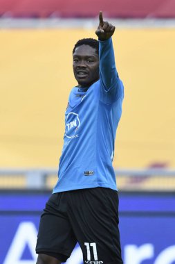 ROME, ITALY - 23 Ocak: Spezia 'dan Emmanuel Gyasi, Roberto Piccoli' nin 23 Ocak 2021 'de Roma / LiveMedia Stadyumu' nda AS Roma ve Spezia arasında oynanan İtalya Serisi A futbol karşılaşmasında gol atmasını kutladı.