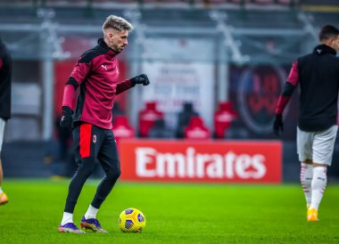 AC Milan 'dan Samu Castillejo, AC Milan - Torino FC - İtalyan Coppa Italia maçı sırasında ısınıyor.