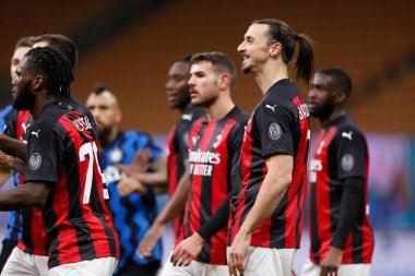Zlatan Ibrahimoviç (AC Milan), 26 Ocak 2021 'de İtalya' nın Milano kentinde oynanan FC Internazionale maçında Romelu Lukaku 'ya (FC Internazionale - FC AC Milan - İtalyan futbolu Coppa Italia maçında) sözlü hakaret