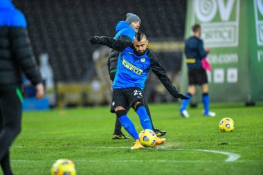 Arturo Vidal (FC Inter) Udinese Calcio - FC Internazionale - İtalyan futbol serisi A karşılaşması sırasında ısındı.