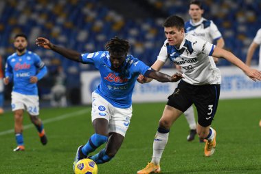Tiemou Bakayoko (SSC: Napoli) IN ADVANCE Maehhle Joakim Atalanta Bergamasca Calcio (İtalyan futbolu Coppa Italia maçında SSC Napoli ile Atalanta BC maçında Napoli, İtalya 'daki Diego Armando Maradona stadyumunda, 3 Şubat 2021 - Fotoğraf: LiveMe 