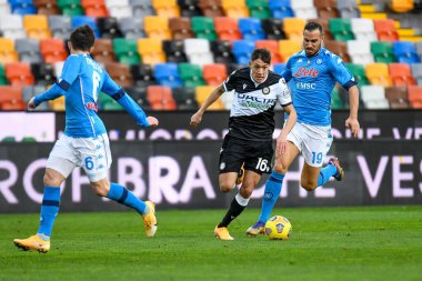 Nahuel Molina (Udinese) Udinese Calcio-SSC Napoli maçı sırasında Nikola Maksimoviç (Napoli) tarafından engellendi - İtalyan futbol takımı IN Udine, İtalya - 10 Ocak 2021 - Fotoğraf: LM / Ettore Griffoni