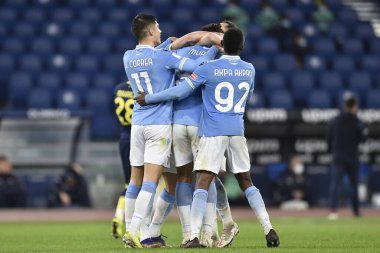 ROME, ITALY - 21 Ocak: SS Lazio takımından Vedat Muriqi, SS Lazio ile Parma arasında 21 Ocak 2021 'de Roma' da oynanan Stadio Olimpico 'da oynanan 8' inci TIM Kupası maçında gol attıktan sonra takım arkadaşlarıyla kutlama yapıyor.