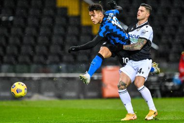 Udinese Calcio vs FC Internazionale - İtalyan futbol takımı Serie A maçında Lautaro Martinez (FC Inter) ve Kevin Bonifazi 'nin (Udinese Calcio) çekimleri - İtalyan futbol serisi IN Udine, İtalya, 23 Ocak 2021 - Fotoğraf: LM / Alessio Marini
