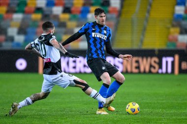 Udinese Calcio-FC Internazionale maçında Udinese 'li Rodrigo De Paul' e karşı savaşan Internazionale 'den Alessandro Bastoni - İtalyan futbolcu Serie A maçı IN Udine, İtalya, 23 Ocak 2021 - Fotoğraf: LM / Ettore Griffoni
