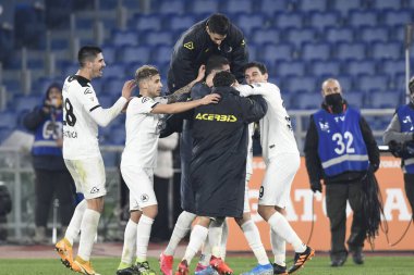  ROME, ITALY - 19 Ocak: Spezia 'lı Riccardo Saponara (23), AS Roma ve Spezia Stadio Olimpico arasındaki futbol karşılaşmasının sekizinci turundaki golü 19 Ocak 2021' de Roma 'da İtalya / LiveMedia' da kutluyor.