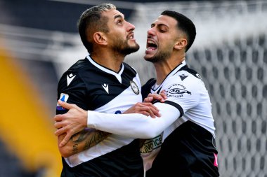 Roberto Pereyra (Udinese Calcio), Udinese Calcio-Atalanta BC - İtalya 'nın Udine kentinde 20 Ocak 2021' de oynanan Serie A maçında 1-0 'lık gol attıktan sonra kutluyor.