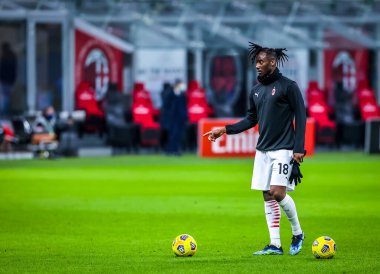 AC Milan 'dan Soualiho Meite, AC Milan ve Atalanta BC - İtalya' nın Milano kentinde oynanan Serie A maçı sırasında ısınıyor.