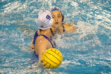 Clara Cambray Alvarez - CN Mataro ve Nadezhda Glyzina - Waterpolo EuroLeague kadınları sırasındaki Kinef Surgutneftegas - CN Mataro 'ya karşı Monte Bianco havuzlarında Kinef Surgutneftgas, Verona, İtalya' daki Monte Bianco havuzlarında, 4 Şubat 2021 - Kredi: LiveMedia /