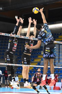 Wilfredo Leon Venero 'nun (Sir Safety Conad Perugia) Voleybol İtalya Serie A Erkekler Süper Ligi Şampiyonası sırasında Cucine Lube Civitanova Sir Conad Perugia' ya karşı Civitanova Marche, İtalya 'da düzenlenen Eurosuole Forumu' nda, 3 Şubat 2021: