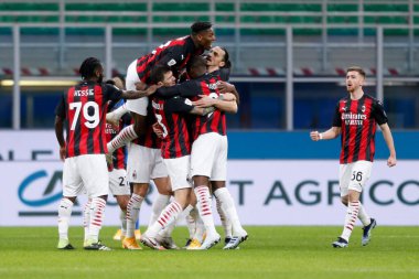 Zlatan Ibrahimoviç (AC Milan) 26 Ocak 2021 'de İtalya' nın Milano kentinde oynanan Coppa Italia maçında FC Internazionale maçında gol attıktan sonra kutlama yaptı.