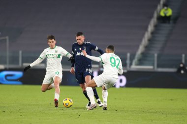 28 Merith Demiral (Juventus FC) vs 92 Gregorie Defrel ve 10 Filipm Curiciç (Sassuolo) Juventus FC vs US Sassuolo - İtalyan Serie A maçı Torino, İtalya, 10 Ocak 2021 - Fotoğraf: LM / Claudio Benedetto