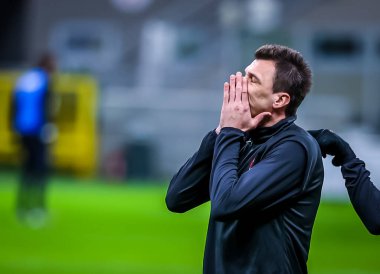 AC Milan 'dan Mario Mandzukiç, AC Milan ve Atalanta BC - İtalya' nın Milano kentinde oynanan Serie A maçı sırasında ısındı.