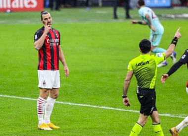 AC Milan 'dan Zlatan Ibrahimoviç, AC Milan' a karşı Torino FC - İtalya 'nın Milano kentinde oynanan Serie A maçı sırasında tepki gösterdi.