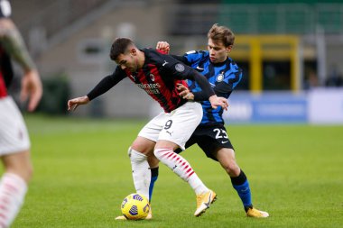 Theo Hernandez (AC Milan) ve Nicolo Barella (FC Internazionale) FC Internazionale - İtalyan futbolu Coppa Italia maçı AC Milan, İtalya, 26 Ocak 2021 - Fotoğraf: LM / Francesco Scaccianoce