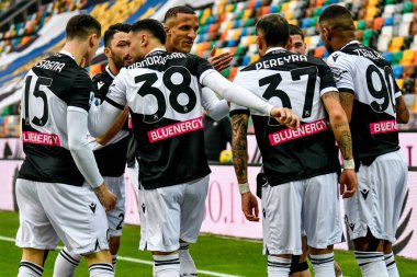 Roberto Pereyra (Udinese Calcio), Udinese Calcio-Atalanta BC - İtalya 'nın Udine kentinde 20 Ocak 2021' de oynanan Serie A maçında 1-0 'lık gol attıktan sonra kutluyor.