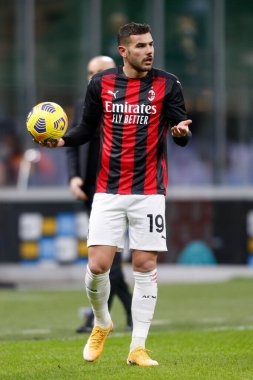 Theo Hernandez (AC Milan) 26 Ocak 2021 'de İtalya' nın Milano kentinde oynanan Coppa Italia maçında FC Internazionale - AC Milan maçında hakem ile protesto gösterisi yaptı.