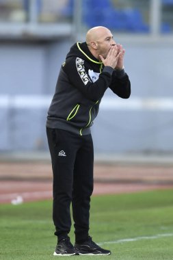 ROME, ITALY - 23 Ocak: Spezia teknik direktörü Vincenzo Italiano, 23 Ocak 2021 'de İtalya Serisi' nde AS Roma ve Spezia arasında oynanan Stadio Olimpico 'da oynanan futbol karşılaşmasında taktiklerine destek verdi.