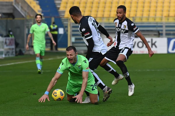 Stefan Radu (Lazio) ve Simon Sohm ve Hernani jr (Parma) Parma Calcio 'ya karşı SS Lazio - İtalyan futbol serisi A maçı IN Parma, İtalya, 10 Ocak 2021 - Fotoğraf: LM / Alessio Tarpini