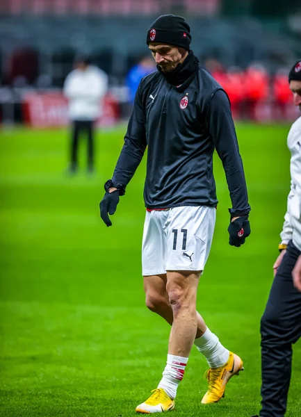 AC Milan 'dan Zlatan Ibrahimoviç, AC Milan ve Atalanta BC - İtalya' nın Milano kentinde oynanan Serie A maçı sırasında ısındı.