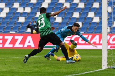 Junior Traore (Sassuollo), İtalya 'nın Reggio Emilia, İtalya' daki MAPEI Stadyumu 'nda oynanan Amerikan Sassuolo-AC Spezia maçında gol çizgisinden tasarruf etti, 2006 Şubat 2021 - Fotoğraf: LiveMedia / Alessio Tarpini