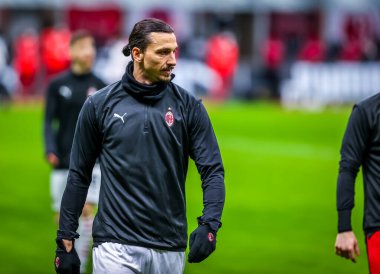 AC Milan 'dan Zlatan Ibrahimoviç, İtalya' nın Milano kentinde oynanan AC Milan - Crotone FC maçında ısınıyor.